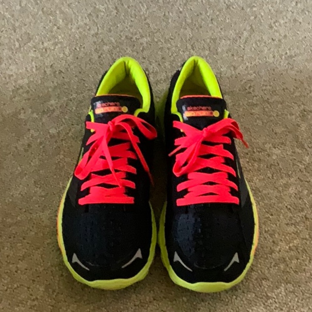 Sketchers Go run Men’s size 10.5